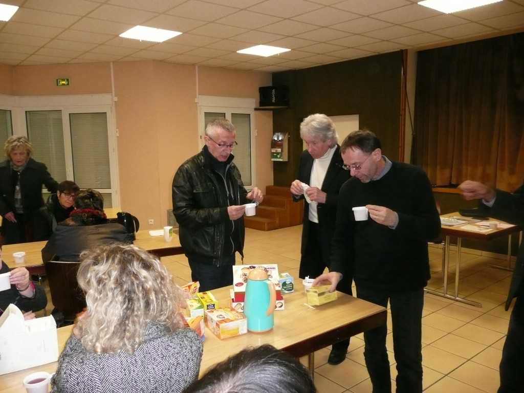 Pendant la pause, les débats continuent